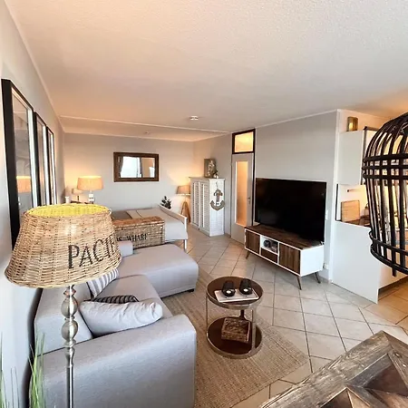 - Haus F, App 0f1202 Apartamento